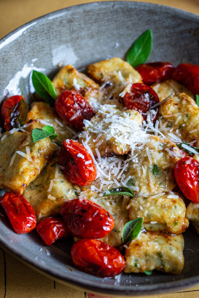 gnocchi ricotta erbe aromatiche e limone